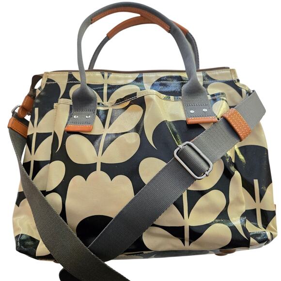 Orla Kiely Messenger Laptop Crossbody Bag in Classic Tulip Stem Black & Tan - Picture 1 of 15